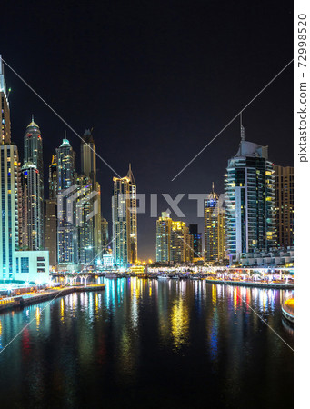 Panorama of Dubai marina 72998520