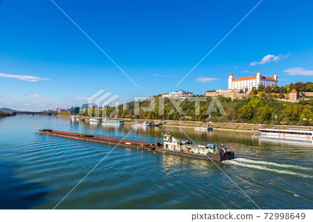 Medieval castle in Bratislava, Slovakia Medieval castle in Bratislava, Slovakia 72998649
