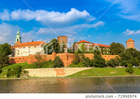 Wawel castle in Kracow 72998974