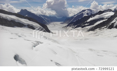 The glacier flow of the Matterhorn, Switzerland The glacier flow of the Matterhorn, Switzerland 72999121