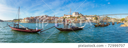 Boats with wine barrelsr in Porto Boats with wine barrelsr in Porto 72999707
