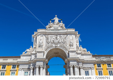 Triumphal arch in Lisbon 72999791