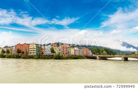 Building facade in Innsbruck 72999949
