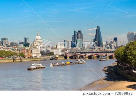 Cityscape of London 72999982