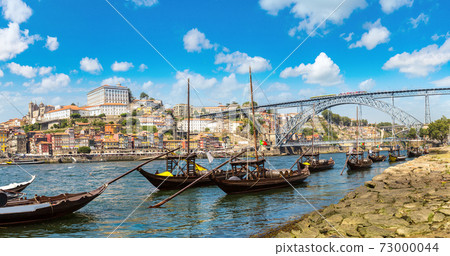 Boats with wine barrelsr in Porto Boats with wine barrelsr in Porto 73000044
