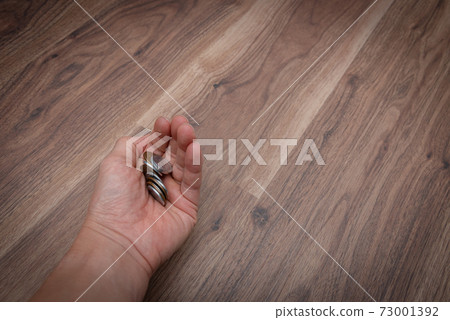 生活在最底層 73001392