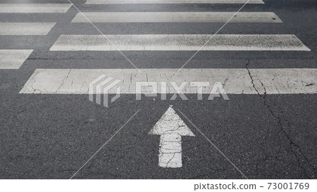 Crosswalk direction indication Crosswalk direction indication 73001769