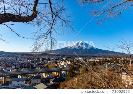 山梨縣富士吉田市富士山著名景點,荒山淺間公園的忠實寶塔 山梨縣富士吉田市富士山著名景點,荒山淺間公園的忠實寶塔 73002993