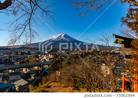 山梨縣富士吉田市富士山著名景點,荒山淺間公園的忠實寶塔 山梨縣富士吉田市富士山著名景點,荒山淺間公園的忠實寶塔 73002994