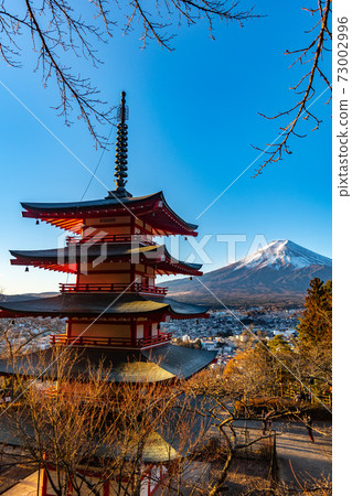 山梨縣富士吉田市富士山著名景點,荒山淺間公園的忠實寶塔 山梨縣富士吉田市富士山著名景點,荒山淺間公園的忠實寶塔 73002996