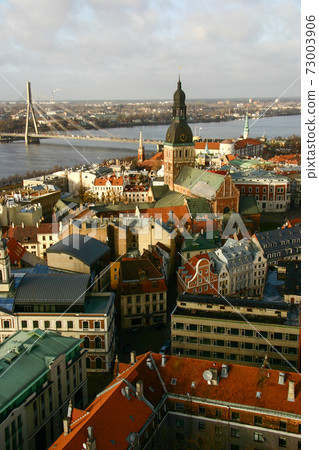 [Europe] Latvia's Old Town of Riga and the Daugava River 73003906