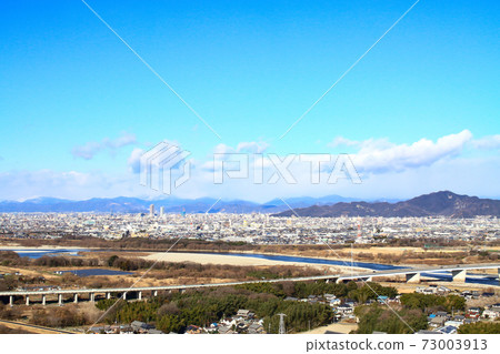 岐阜市和金華山冬季風景 岐阜市和金華山冬季風景 73003913
