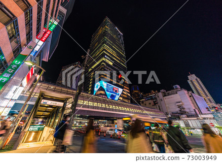 Tokyo cityscape in Japan The highest number of confirmed infections on New Year's Eve. Corona-stricken Shibuya. People, people, people = December 31st Tokyo cityscape in Japan The highest number of confirmed infections on New Year's Eve. Corona-stricken Shibuya. People, people, people = December 31st 73003949