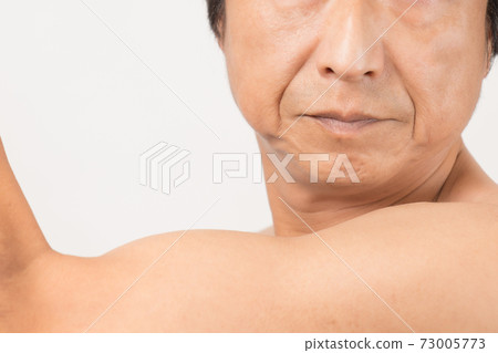 光膀子的中年男人 光膀子的中年男人 73005773