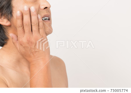 光膀子的中年男人 光膀子的中年男人 73005774