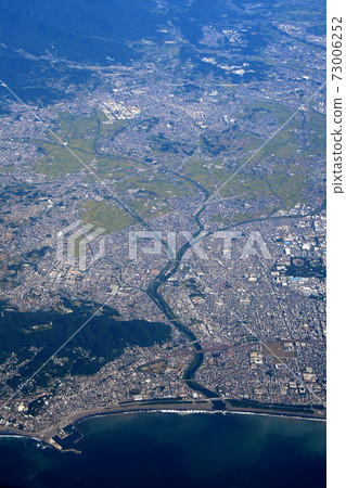 Aerial view of the Pacific side of Hiratsuka city 73006252