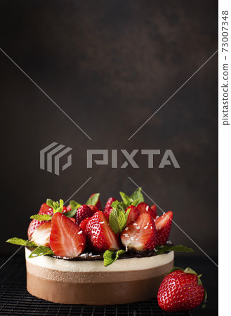 chocolate coffee cake with fresh strawberries and mint chocolate coffee cake with fresh strawberries and mint 73007348