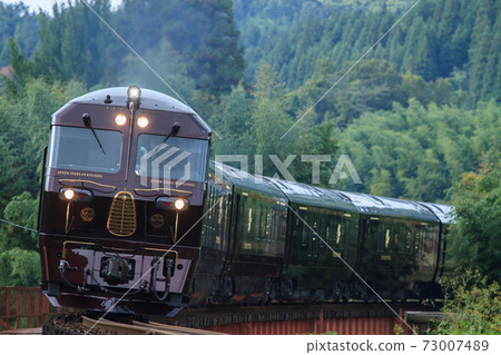 JR Kyushu Cruise Train "Nana Star" 73007489