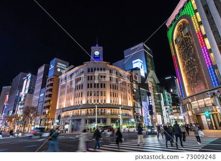 日本東京的城市景觀除夕夜確診感染數量最高。科羅納銀座。 = 12月31日 日本東京的城市景觀除夕夜確診感染數量最高。科羅納銀座。 = 12月31日 73009248