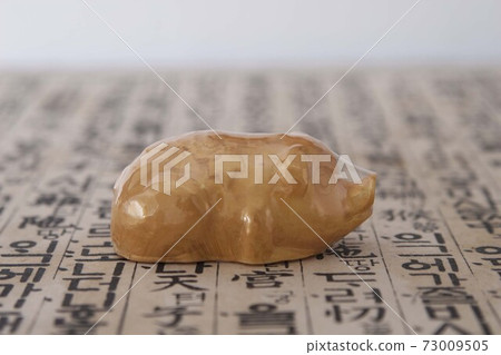 It is a golden pig made of soap. It is a golden pig made of soap. 73009505