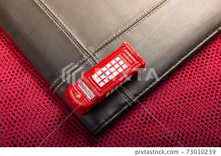 Classical British style Red phone booth 73010239
