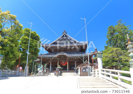 [Aichi] Toyokawa Inari Honden under sunny weather 73011546