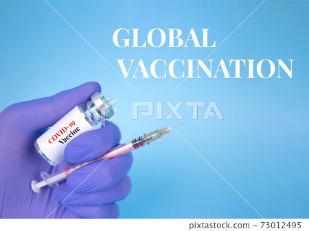 Doctor or scientist holding vial dose of COVID-19 vaccine with syringe against blue background with copy space - prevention coronavirus, global vaccination concept. Selective focus Doctor or scientist holding vial dose of COVID-19 vaccine with syringe against blue background with copy space - prevention coronavirus, global vaccination concept. Selective focus 73012495