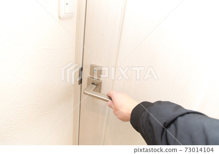 Room door opening and closing 73014104