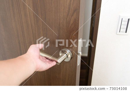 Room door opening and closing Room door opening and closing 73014108
