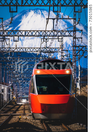 Snow-capped Mt. Fuji and Odakyu Romancecar GSE 73015865