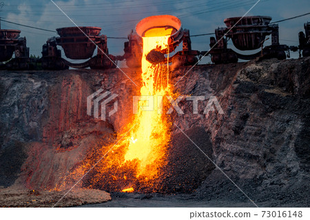 Colorful stream of molten metal at a steel mill. Blast furnace slag at the iron foundry Colorful stream of molten metal at a steel mill. Blast furnace slag at the iron foundry 73016148