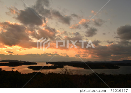 Evening view of Ago Bay seen from Tomoyama Park (Shima City, Mie Prefecture) Evening view of Ago Bay seen from Tomoyama Park (Shima City, Mie Prefecture) 73016557