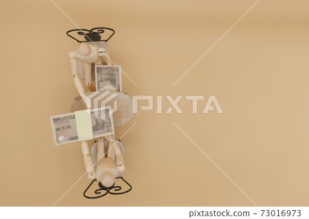 A drawing doll receiving a kickback under the desk A drawing doll receiving a kickback under the desk 73016973