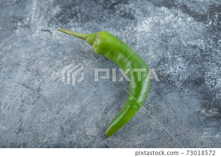 Close up photo of green hot chili pepper Close up photo of green hot chili pepper 73018572