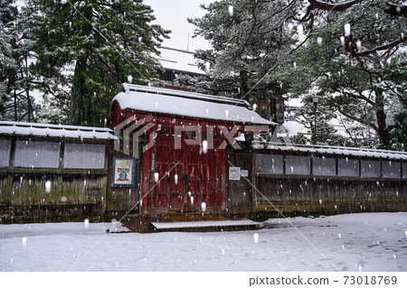 Seison-kaku in a snowy landscape 73018769