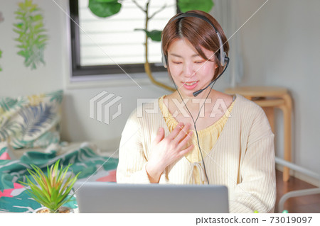 在線會議_害羞的女人 73019097