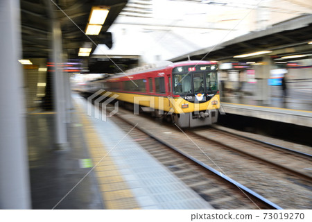 京阪特急跑步 73019270