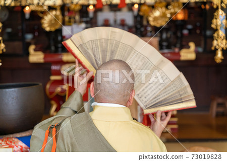 和尚的祈禱儀式 73019828