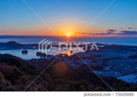 日出:io尾山冬季峰頂的風景(高知縣高知市) 日出:io尾山冬季峰頂的風景(高知縣高知市) 73020066