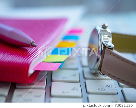 Business image · document · keyboard · notebook · woman Business image · document · keyboard · notebook · woman 73021130