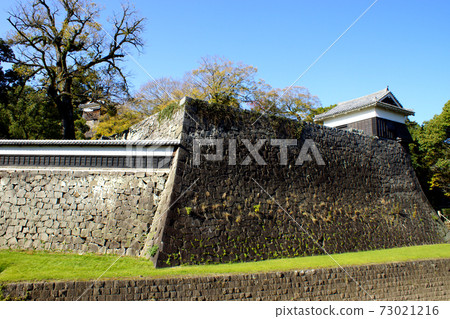Kumamoto city area: Scenery around Kumamoto Castle (Nagabei Street) 73021216