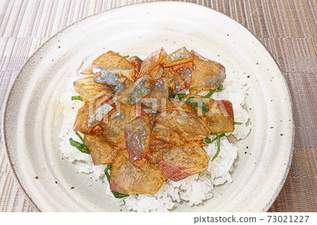 Homely and simple homemade "pickled striped jack bowl" colored pencil drawing style Homely and simple homemade "pickled striped jack bowl" colored pencil drawing style 73021227