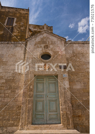 Door of a private house in Monopoli, Italy 73021576