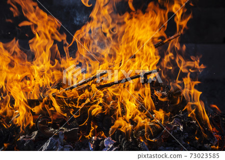 Flame, fire, fire, vigorous flame 73023585