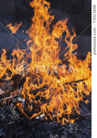 烈焰，烈火，烈火，烈焰 73023606
