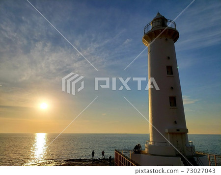 People enjoying fishing with Noma Lighthouse in Mihama Town, Aichi Prefecture, bathing in the setting sun [December] 73027043