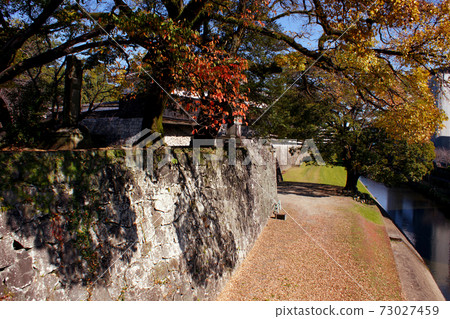 正在修復的熊本城“下沼橋遺跡，馬俱轉塔” 73027459
