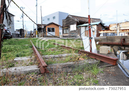 Abandoned railway track near Nishigobo Station on the Kishu Railway, Wakayama Prefecture Abandoned railway track near Nishigobo Station on the Kishu Railway, Wakayama Prefecture 73027951