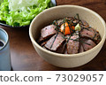 Delicious roast beef bowl and vegetable set 73029057