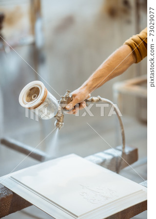 Painting wooden product with a spray gun Painting wooden product with a spray gun 73029077